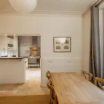 Charmante Maison De *