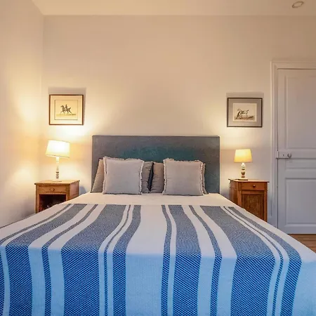 Charmante Maison De *