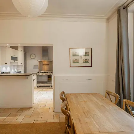 Charmante Maison De *