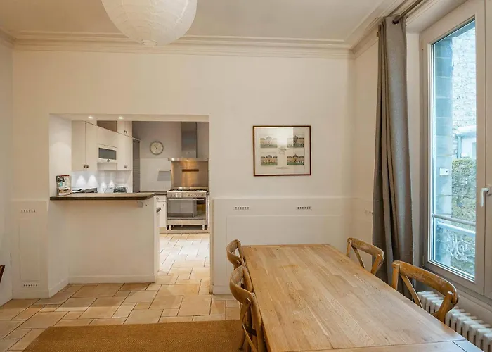 Charmante Maison De *